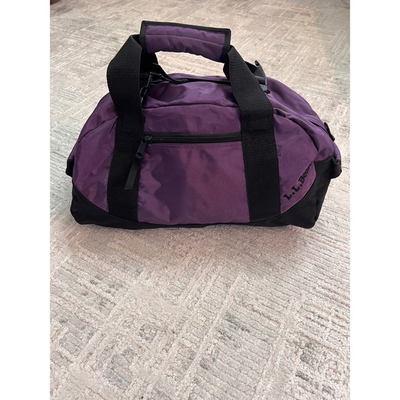 LL Bean Purple Duffle Bag Small Gym Travel Carry On Bag - Picture 1 of 16